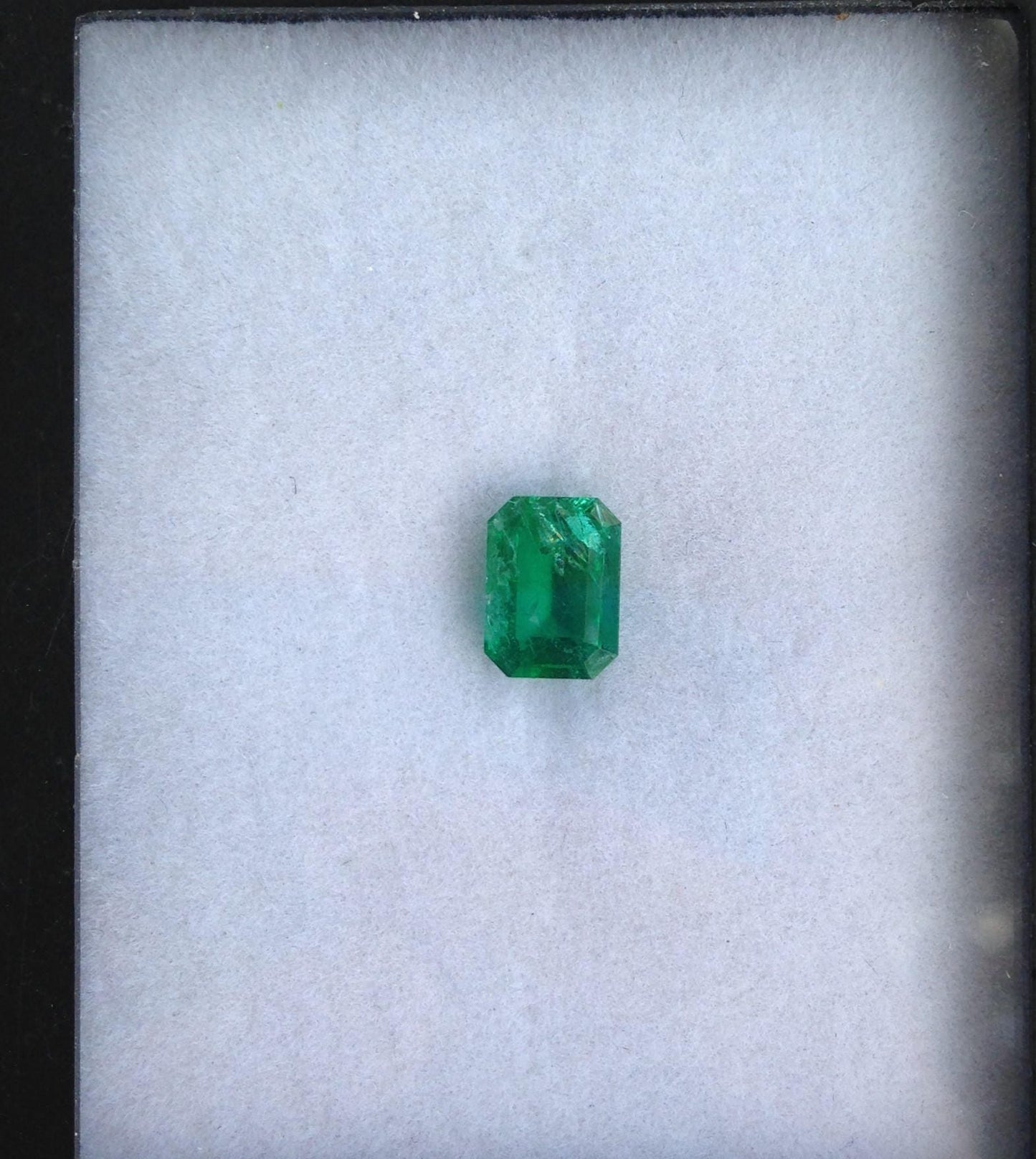 1.15 carats Natural Emerald 7.83x5.8 millimeters mm Emerald Cut Faceted Gem Precious Gemstone Wholesale Gem Real Natural Transparent Green