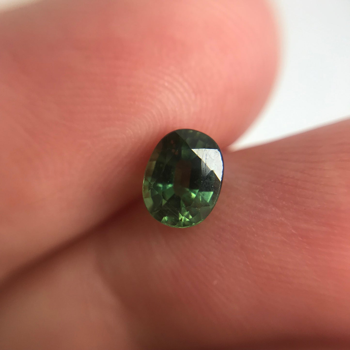 0.86 carat Natural Green Sapphire 6x4.7mm Oval Cut Corundum Faceted Loose Gemstone