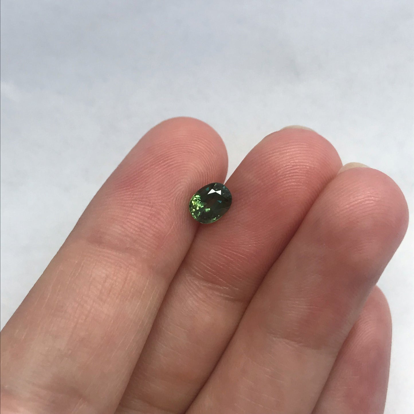 0.86 carat Natural Green Sapphire 6x4.7mm Oval Cut Corundum Faceted Loose Gemstone