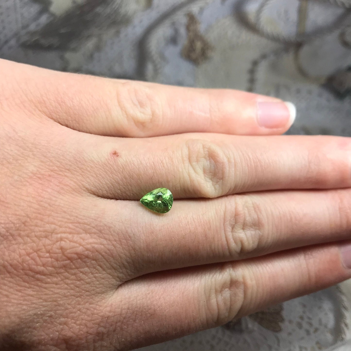 1.14 carat Yellow Green Copper-bearing Tourmaline Paraiba 7.5x5.8mm Faceted Loose Gemstone Cuprian