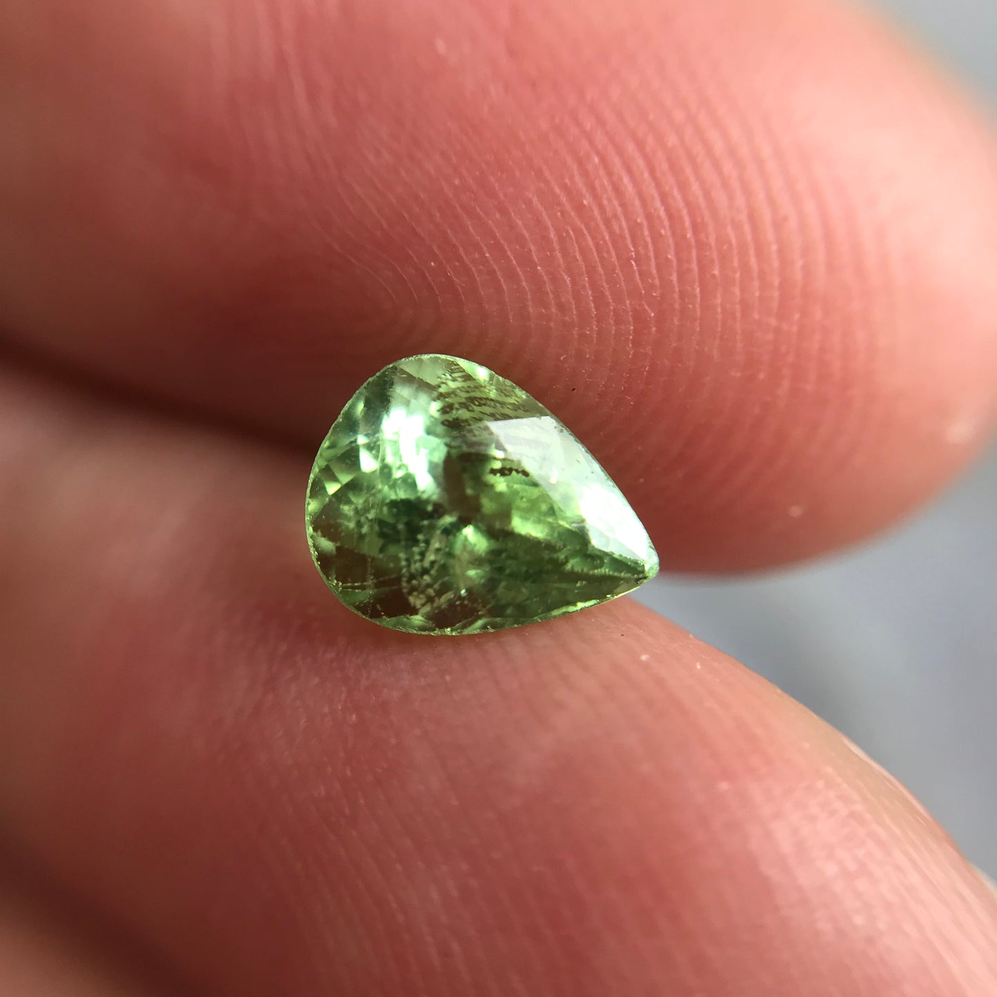 1.14 carat Yellow Green Copper-bearing Tourmaline Paraiba 7.5x5.8mm Faceted Loose Gemstone Cuprian