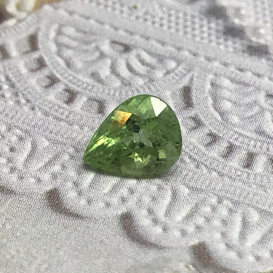 1.14 carat Yellow Green Copper-bearing Tourmaline Paraiba 7.5x5.8mm Faceted Loose Gemstone Cuprian