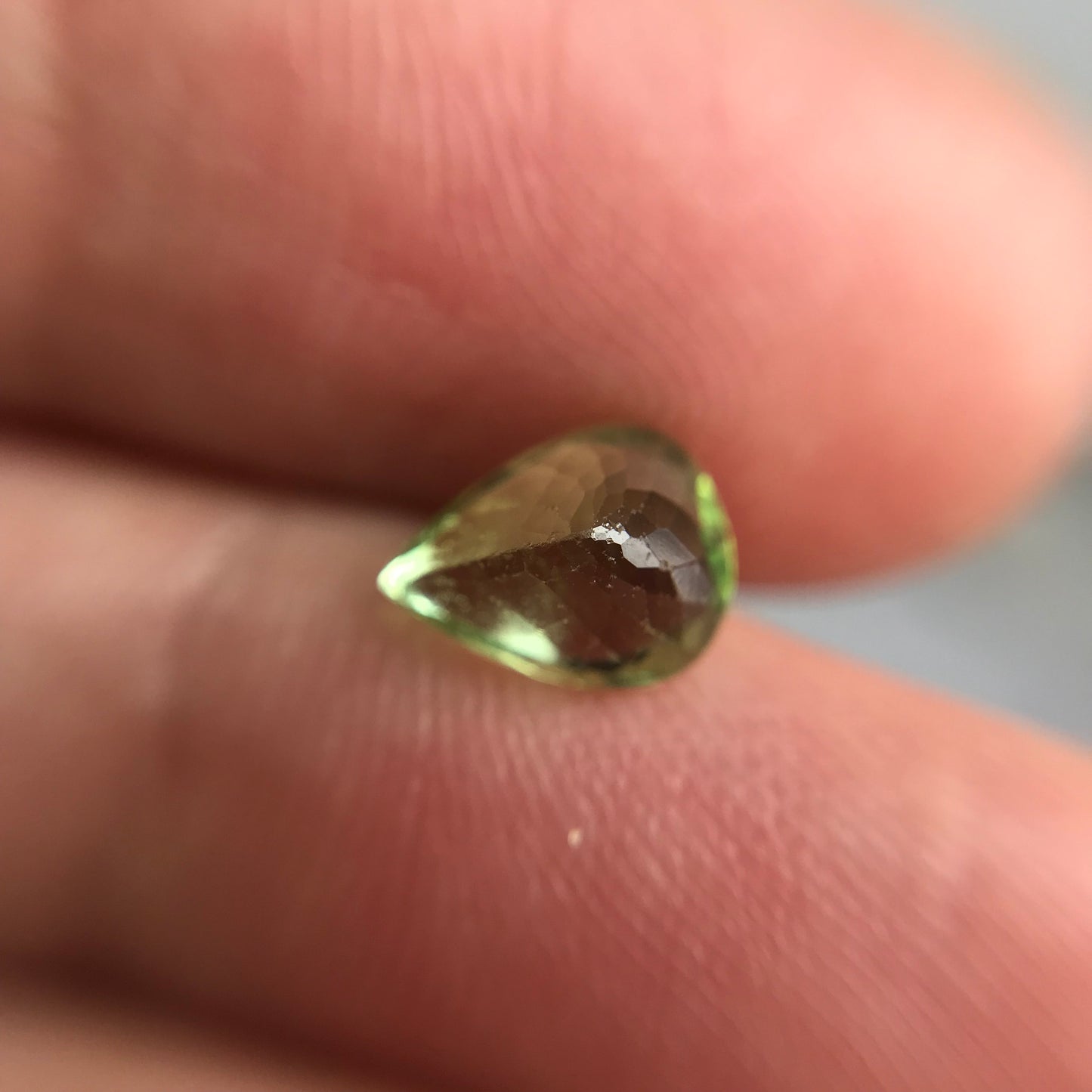 1.14 carat Yellow Green Copper-bearing Tourmaline Paraiba 7.5x5.8mm Faceted Loose Gemstone Cuprian