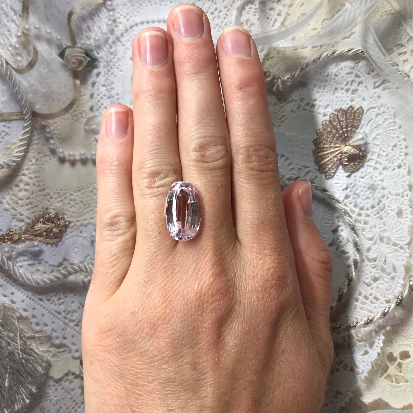 14.55 Carat Kunzite 19x11.4mm Elongated Oval Cut Light Purple Spodumene Faceted Loose Gemstone