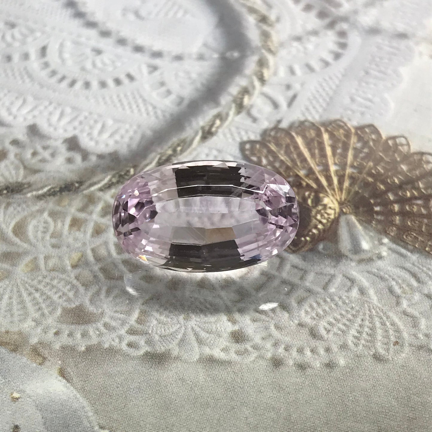 14.55 Carat Kunzite 19x11.4mm Elongated Oval Cut Light Purple Spodumene Faceted Loose Gemstone