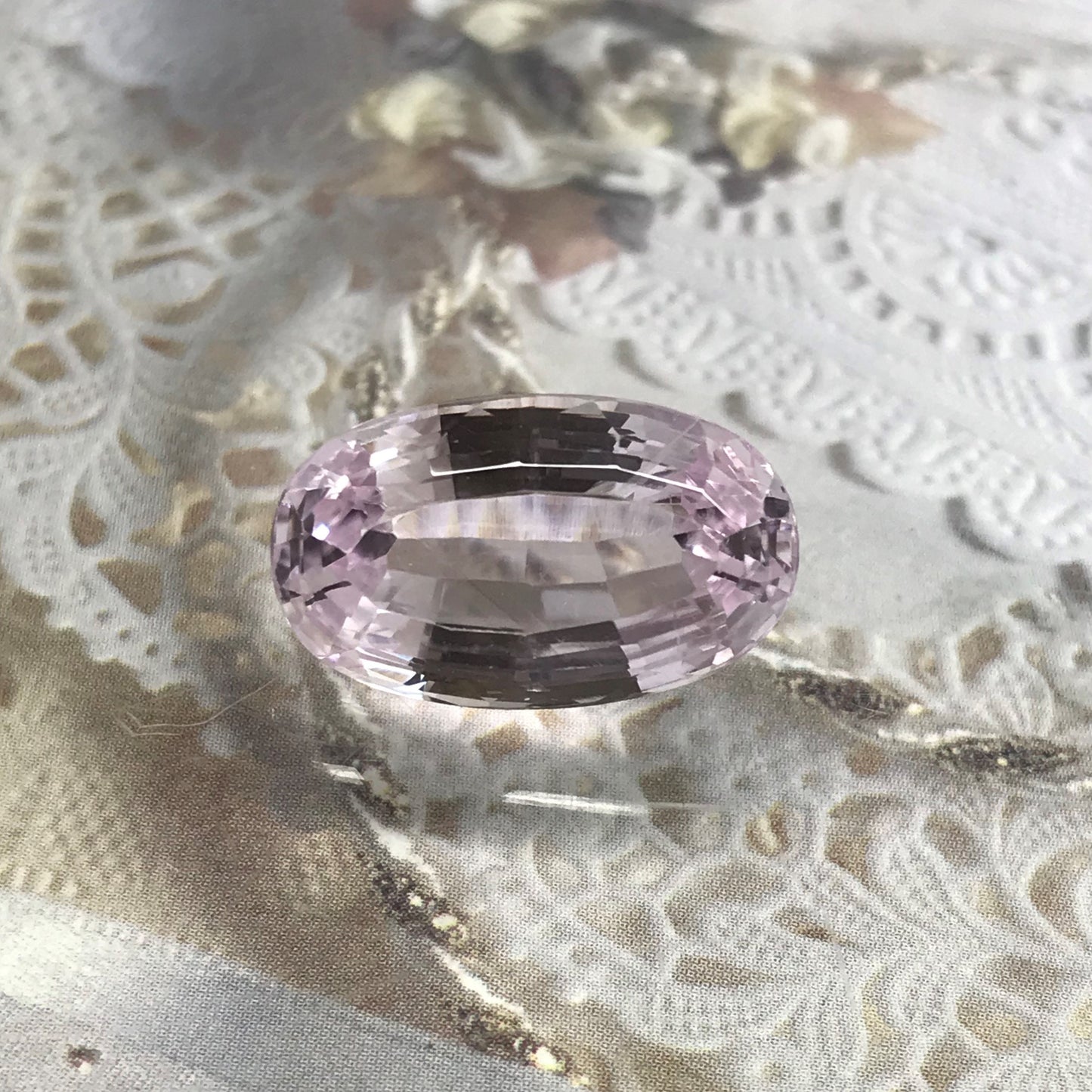 14.55 Carat Kunzite 19x11.4mm Elongated Oval Cut Light Purple Spodumene Faceted Loose Gemstone