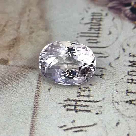 Morganite 4.70 carats 11.5x8.8 mm Oval Cut Natural Light Peach Pink