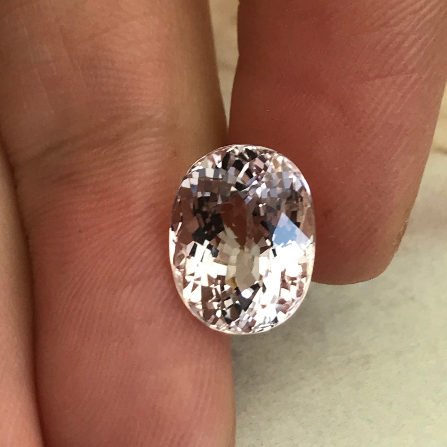 Morganite 4.70 carats 11.5x8.8 mm Oval Cut Natural Light Peach Pink