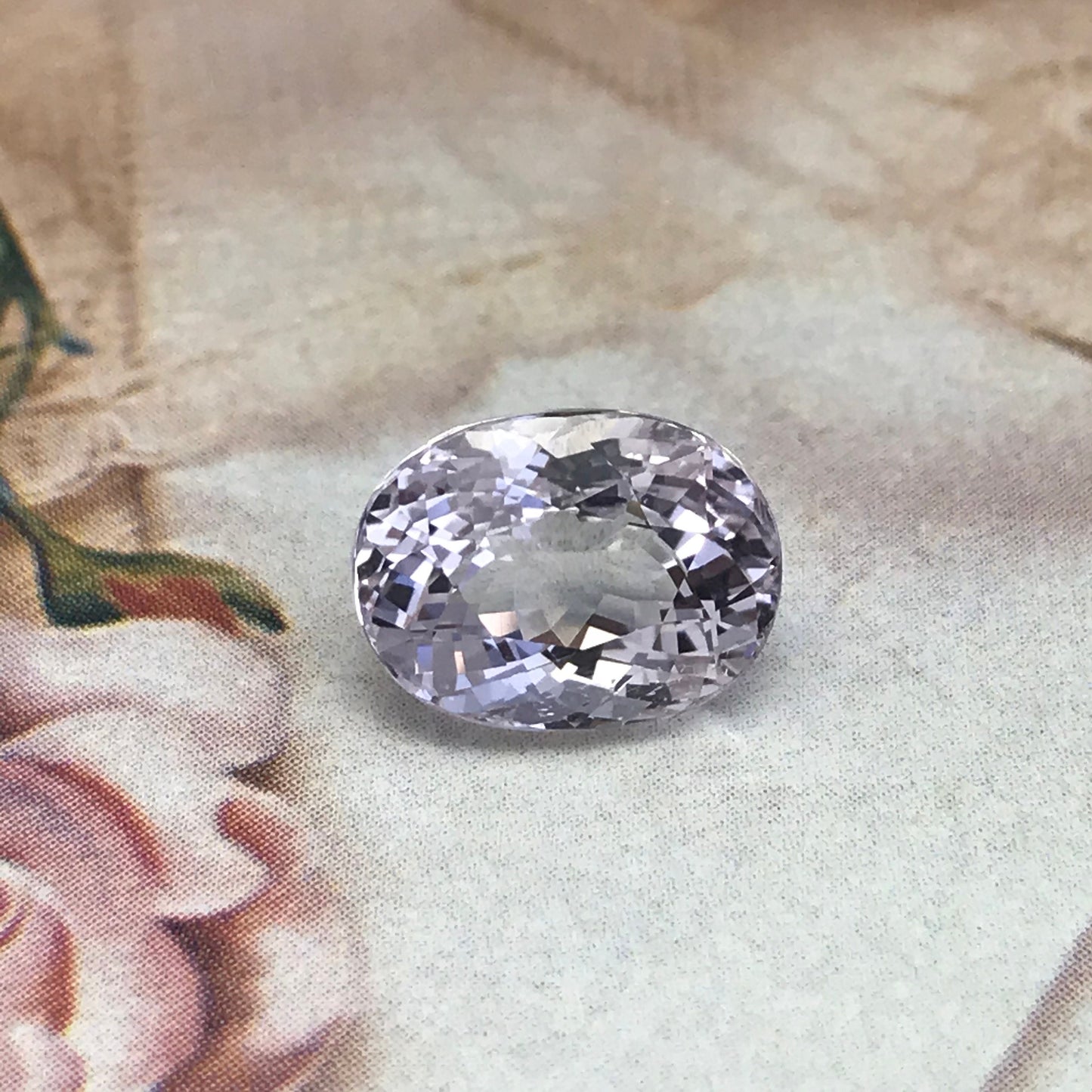 Morganite 4.70 carats 11.5x8.8 mm Oval Cut Natural Light Peach Pink