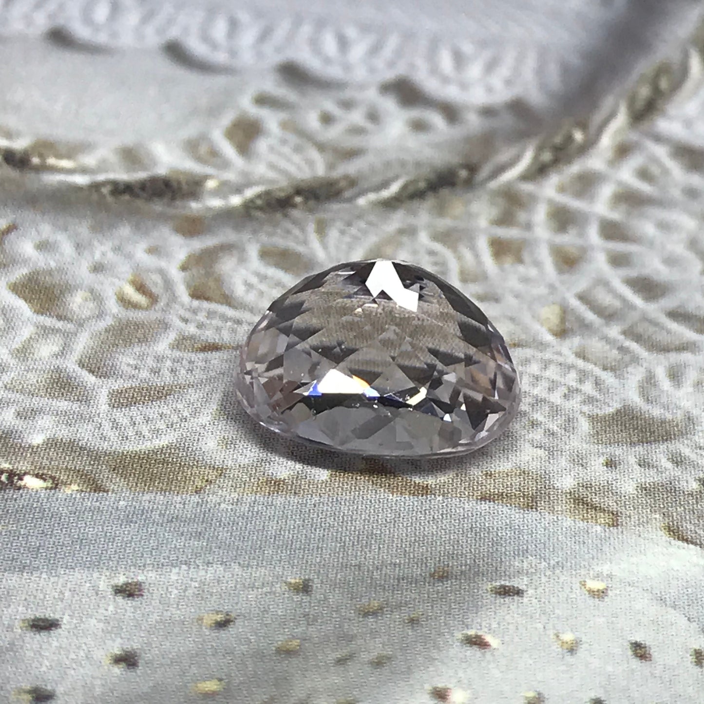 Morganite 4.70 carats 11.5x8.8 mm Oval Cut Natural Light Peach Pink