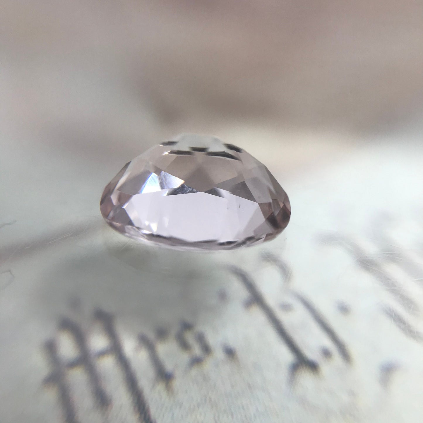 Morganite 1.09 carats 8x6 mm Oval Cut Peachy Pink Morganite, Faceted Loose Beryl Gemstone for Jewelry