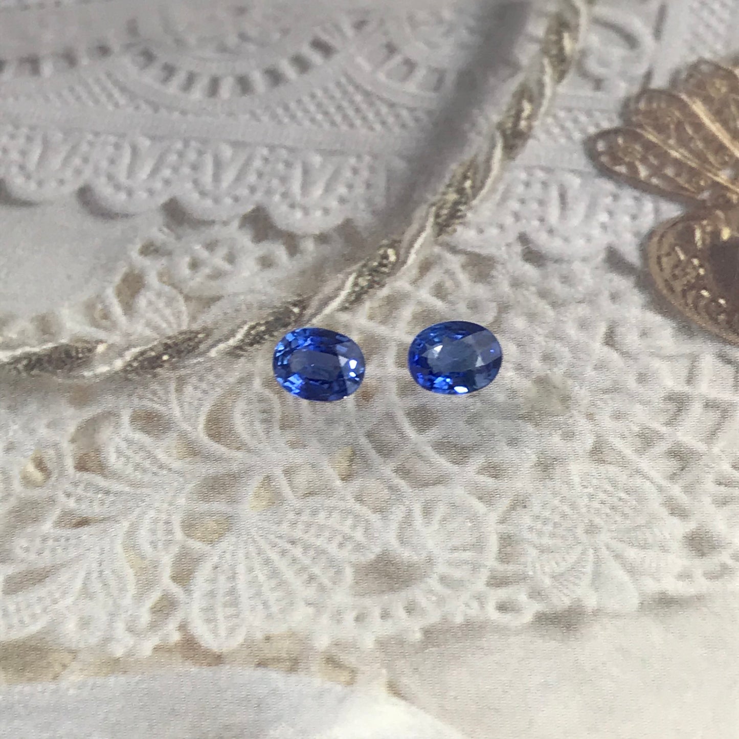 Pick one 5x4mm 2 Natural Blue Sapphires 0.41 ct each Loose Faceted Pair of Blue Corundum Oval Cut  Pretty Blue Matching