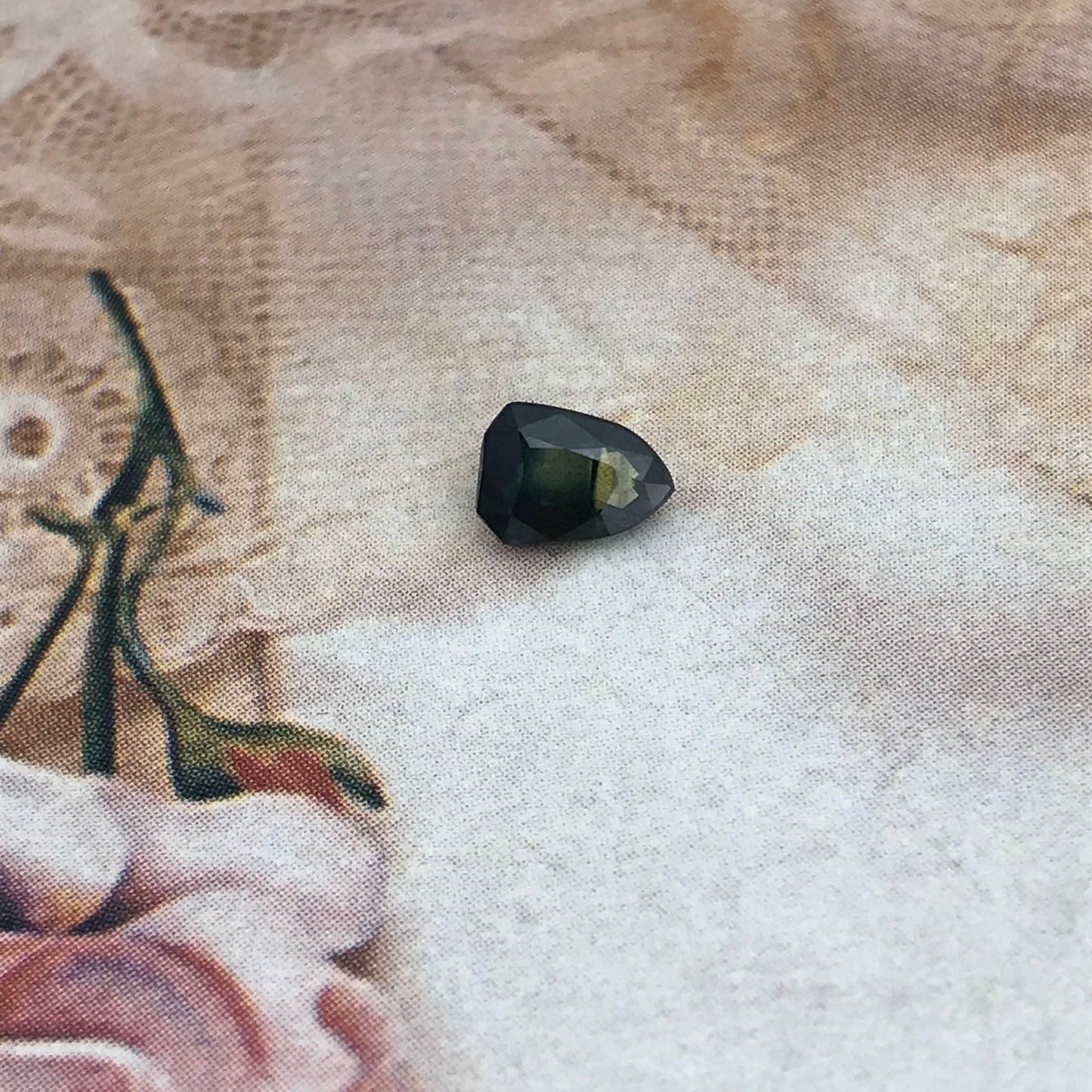 Natural Sapphire 6.5 x4.7 mm Fancy Shield Cut 0.96 Carats Faceted Loose Unmounted Gemstone Dark Blue Green Yellow Parti Sapphire