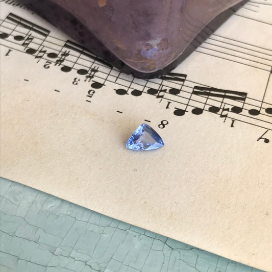 Natural Medium Light Blue Sapphire 7.3x5.2mm Trillion Triangle 0.85 carat Corundum Gem Faceted Loose Unmounted Gemstone Heated Sapphire