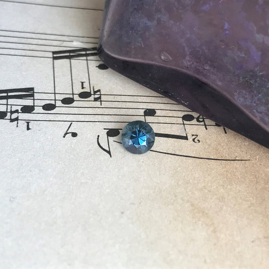 Untreated 5.4 mm Round Natural Blue Sapphire 0.89 Carat Corundum Fancy Sapphire Faceted Loose Gemstone Earth Mined Stone Approx. 5.5mm Round