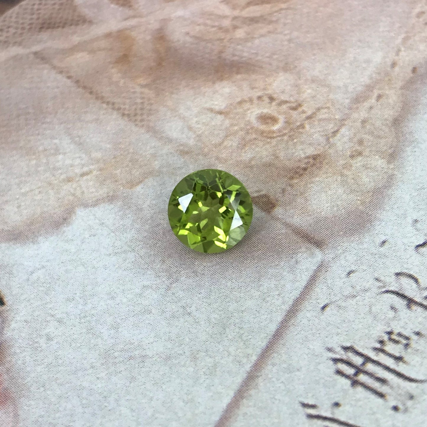 Green Peridot 8 mm Round Cut 2.28 carat Loose Natural Gem August Birthstone for Jewelry Making Faceted Unmounted Gemstone, Natural Peridot