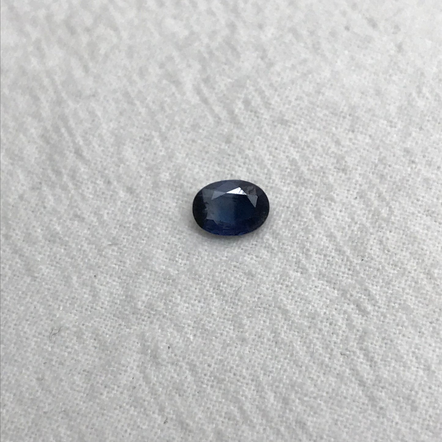Natural Blue Sapphire 0.88 carat 6.7x4.8mm Oval Cut, Heat Treated, Unmounted Faceted Loose Gemstone for Jewelry Setting