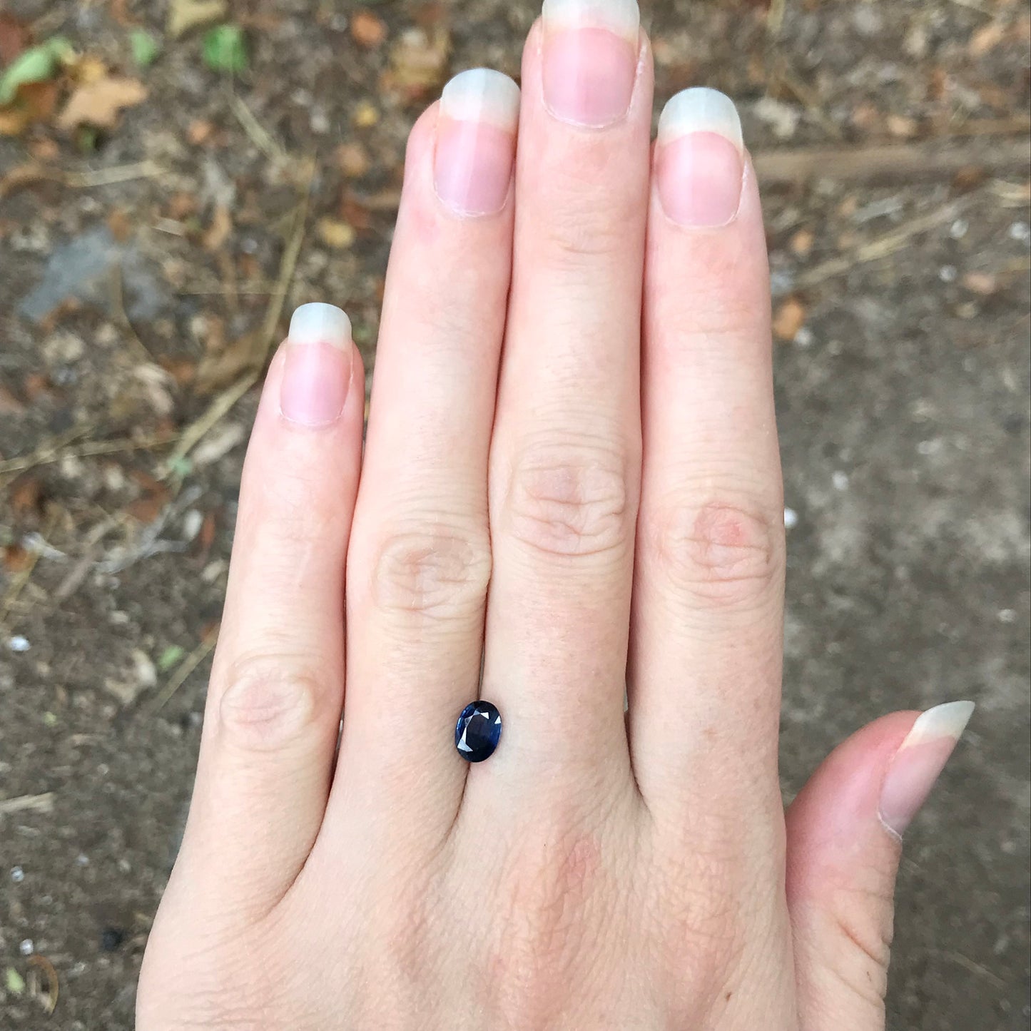 Natural Blue Sapphire 0.88 carat 6.7x4.8mm Oval Cut, Heat Treated, Unmounted Faceted Loose Gemstone for Jewelry Setting