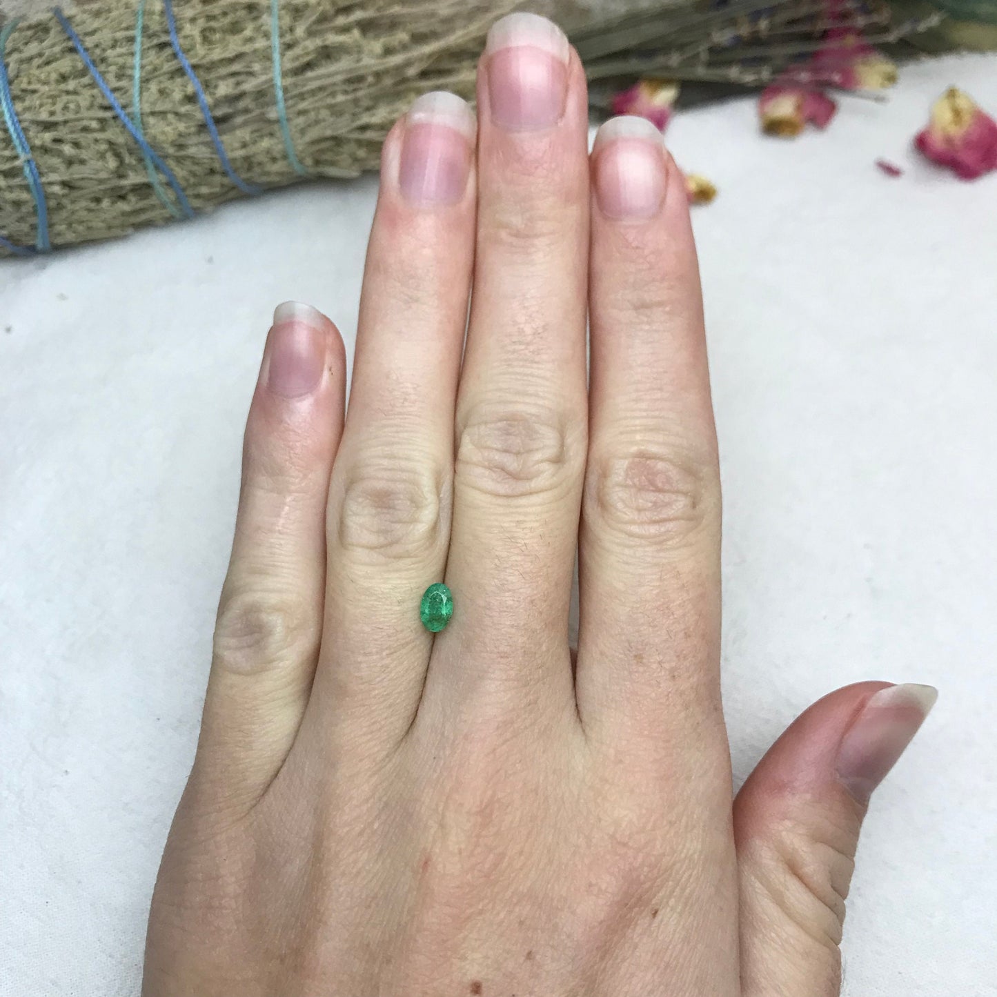 0.44cts Natural Emerald 6x4mm Oval Cut Faceted Gem Precious Gemstone Loose Recycled Gemstone