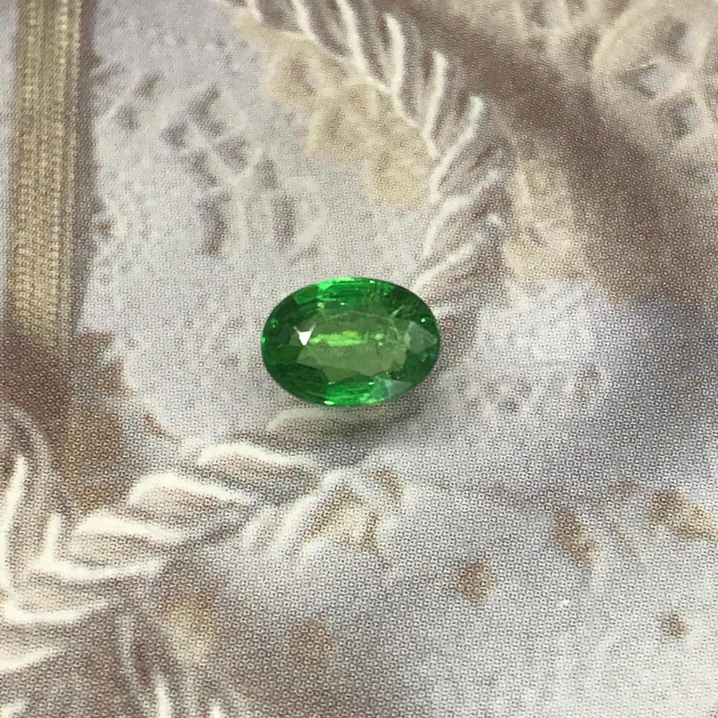 Natural Tsavorite Garnet 0.91 carats 7x5mm Faceted Oval cut