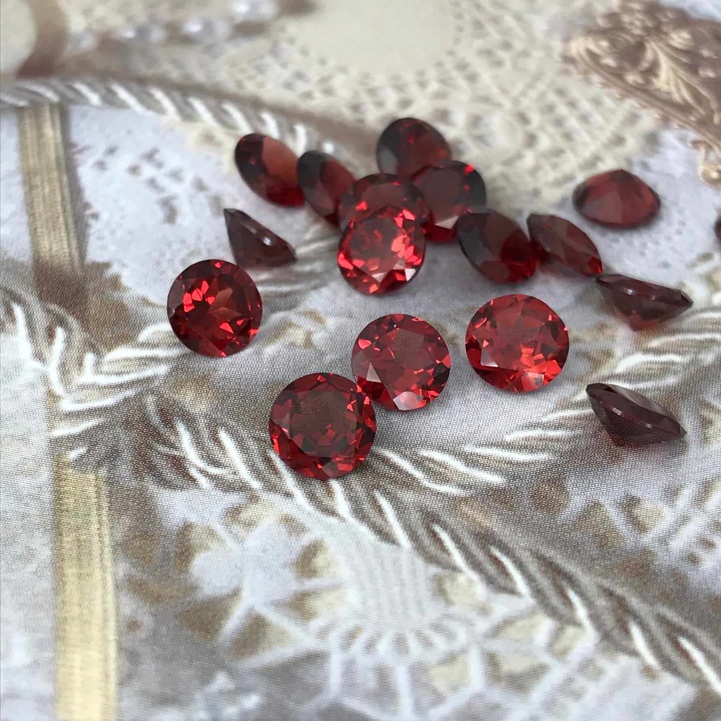 One 6mm Round Garnet Faceted Loose Stone, Unmounted Gemstone Red Flowing Gems Approx 0.80 to 1 ct Garnet