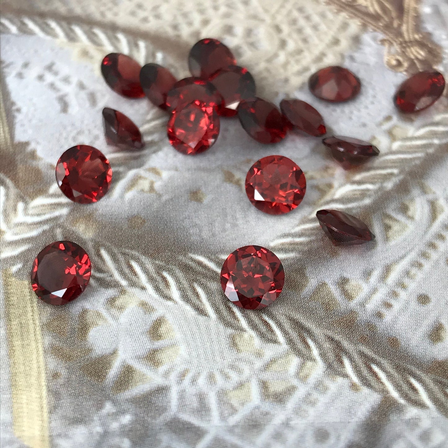 One 6mm Round Garnet Faceted Loose Stone, Unmounted Gemstone Red Flowing Gems Approx 0.80 to 1 ct Garnet