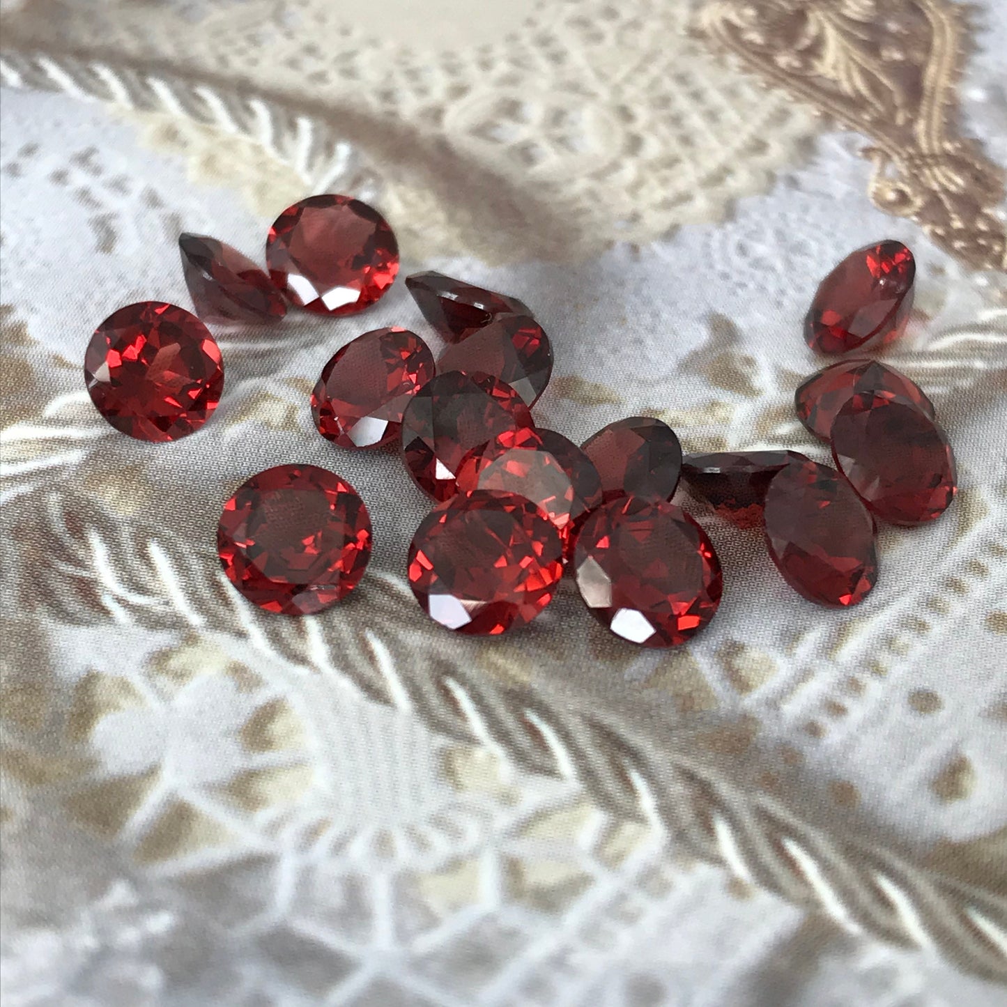 One 6mm Round Garnet Faceted Loose Stone, Unmounted Gemstone Red Flowing Gems Approx 0.80 to 1 ct Garnet