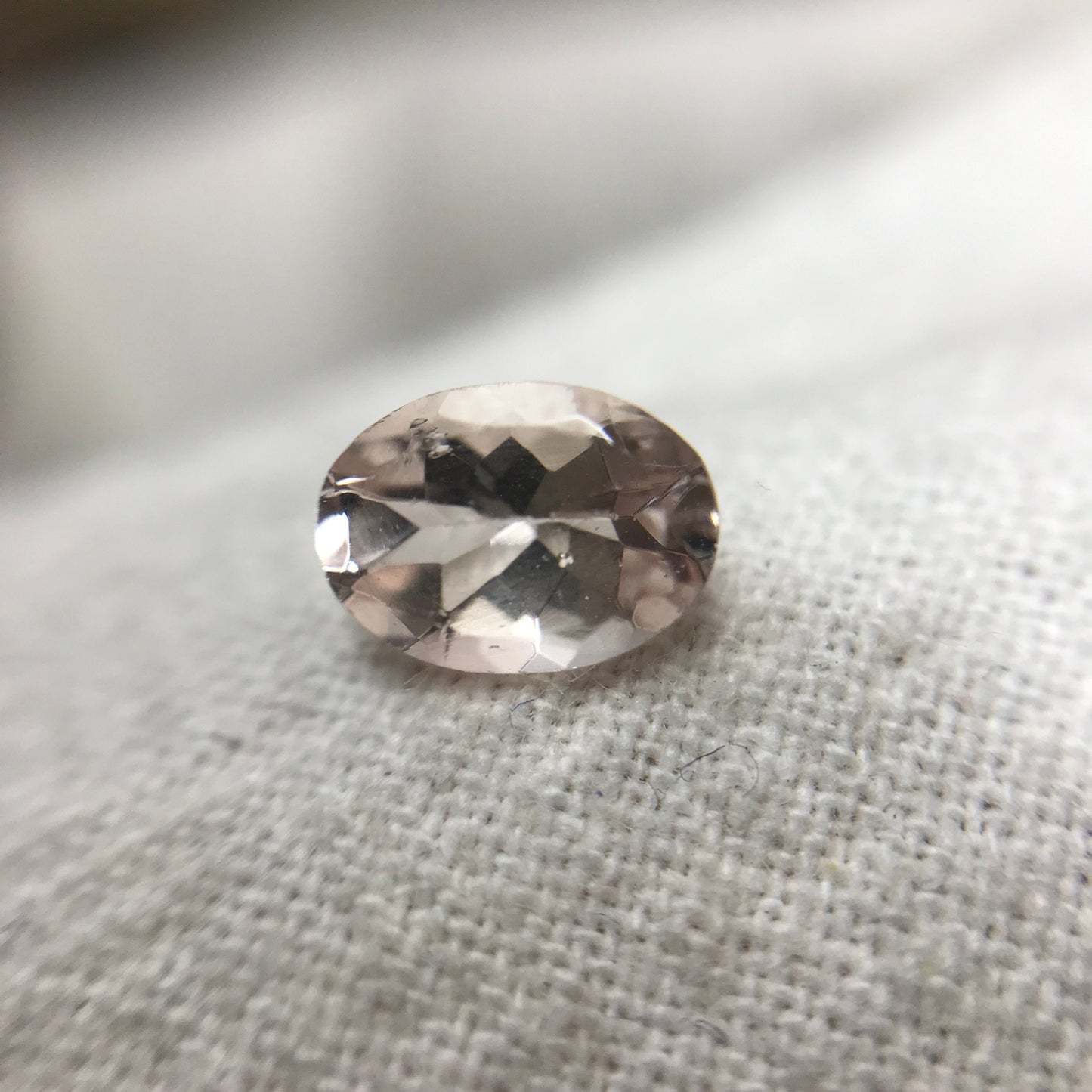 Peachy Pink Morganite 0.70 Carat 7x5mm Oval Cut, Faceted Loose Gemstone