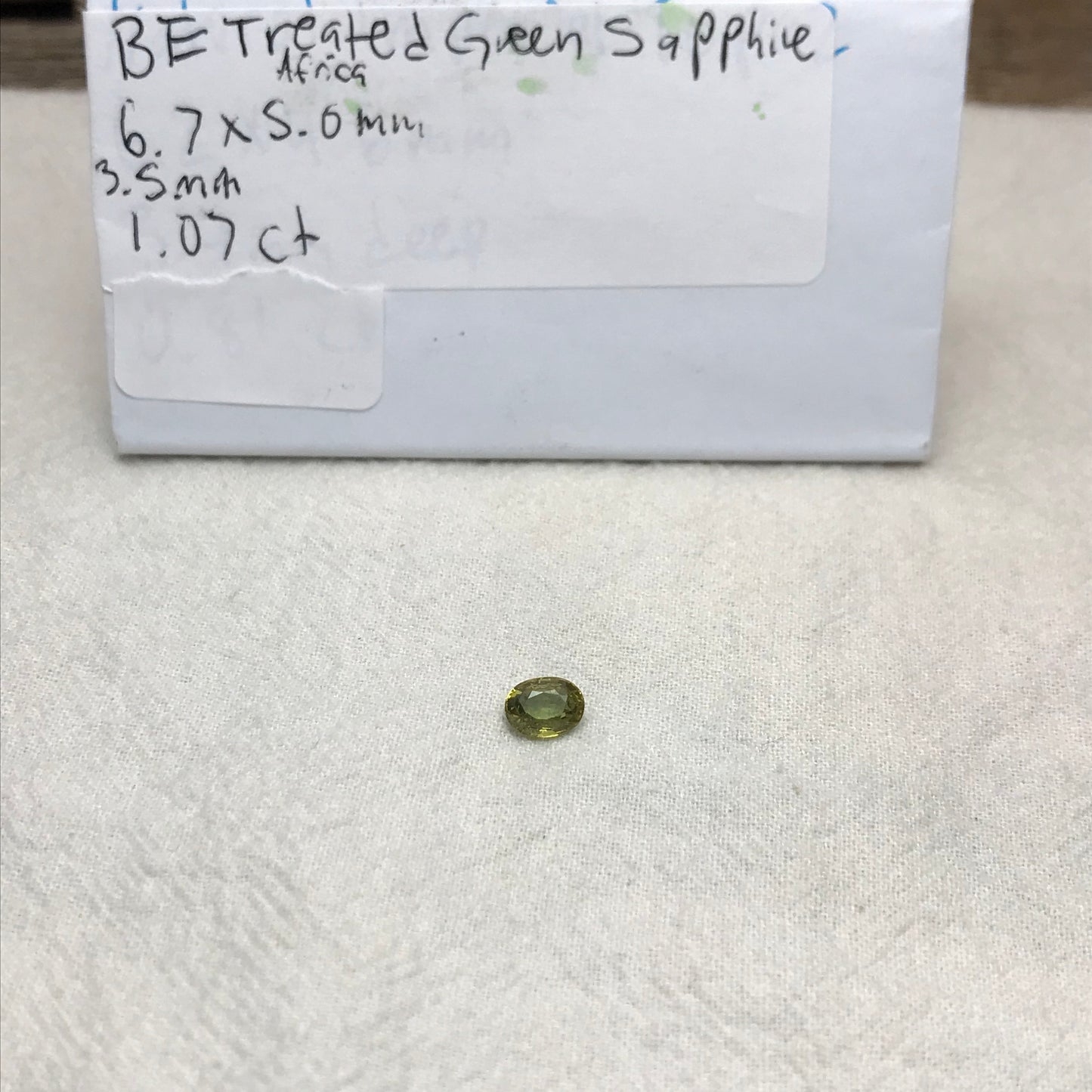 Yellow Green Sapphire 1.07 carat 6.7x5mm Oval Cut, BE Treated, Beryllium Treated Sapphire