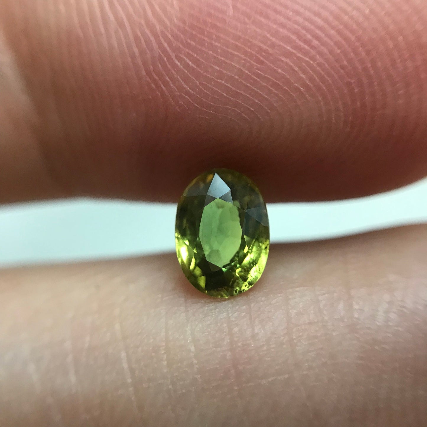 Yellow Green Sapphire 1.07 carat 6.7x5mm Oval Cut, BE Treated, Beryllium Treated Sapphire