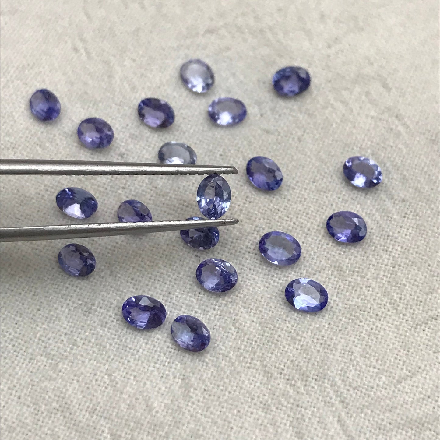 One 4x3mm Violet Tanzanite 0.14-0.22 carat Oval Cut, Faceted Loose Gemstone, Natural Tanzanite, Zoisite