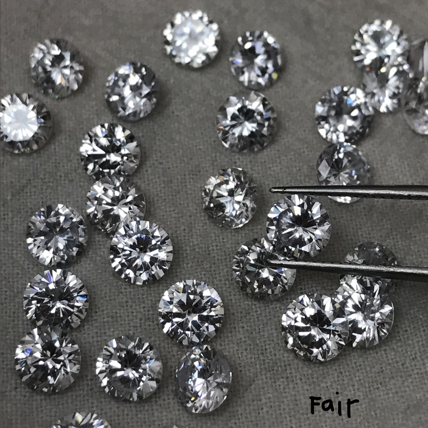 One- 6mm Round Cubic Zirconia 1.08-1.72 carat Clear Colorless CZ, Inexpensive Diamond Simulant, Faceted Loose Gemstone for Jewelry Setting