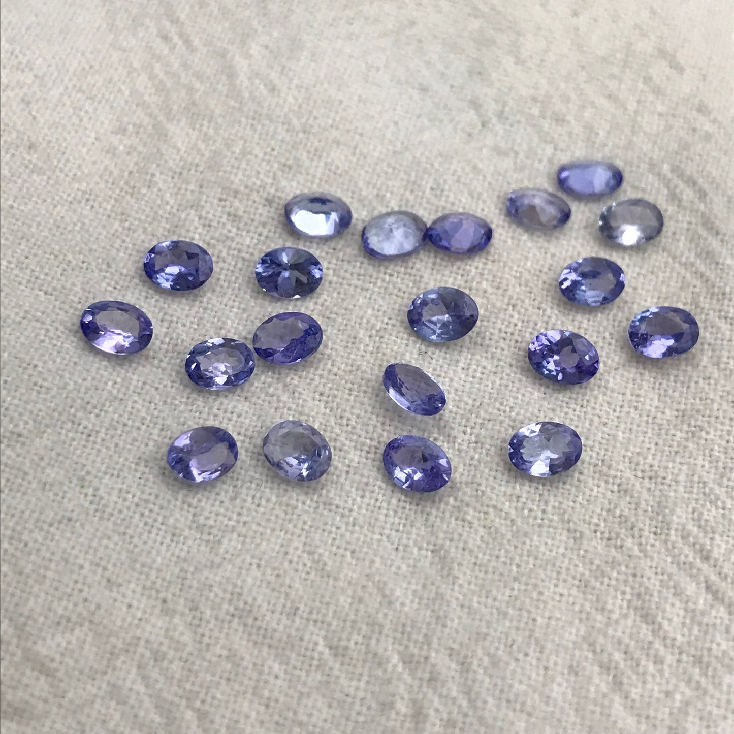 One 4x3mm Violet Tanzanite 0.14-0.22 carat Oval Cut, Faceted Loose Gemstone, Natural Tanzanite, Zoisite
