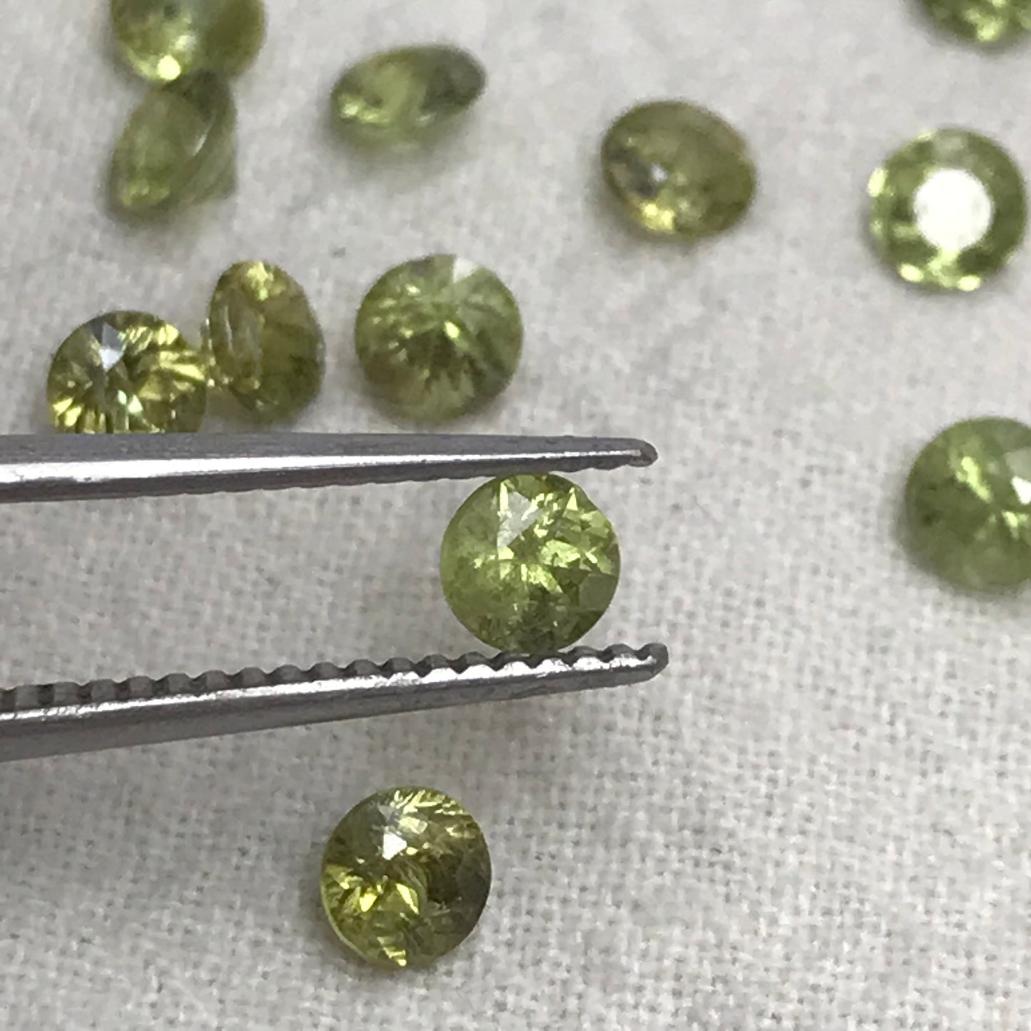 One-4mm Natural Demantoid Garnet Round Cut, 0.20-0.36 Carat, Faceted Loose Green Garnet, Andradite Garnet