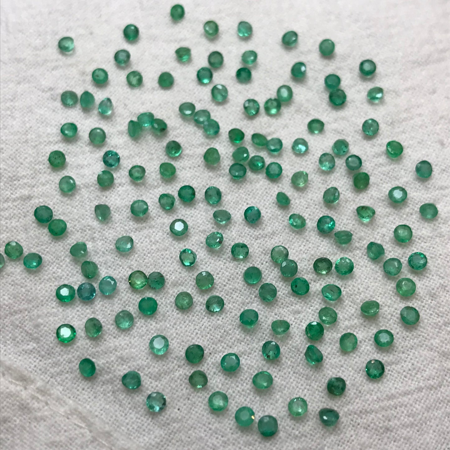ONE- 2mm Emerald Round Cut, Faceted Loose Gemstone, Natural Green Emerald, Green Beryl