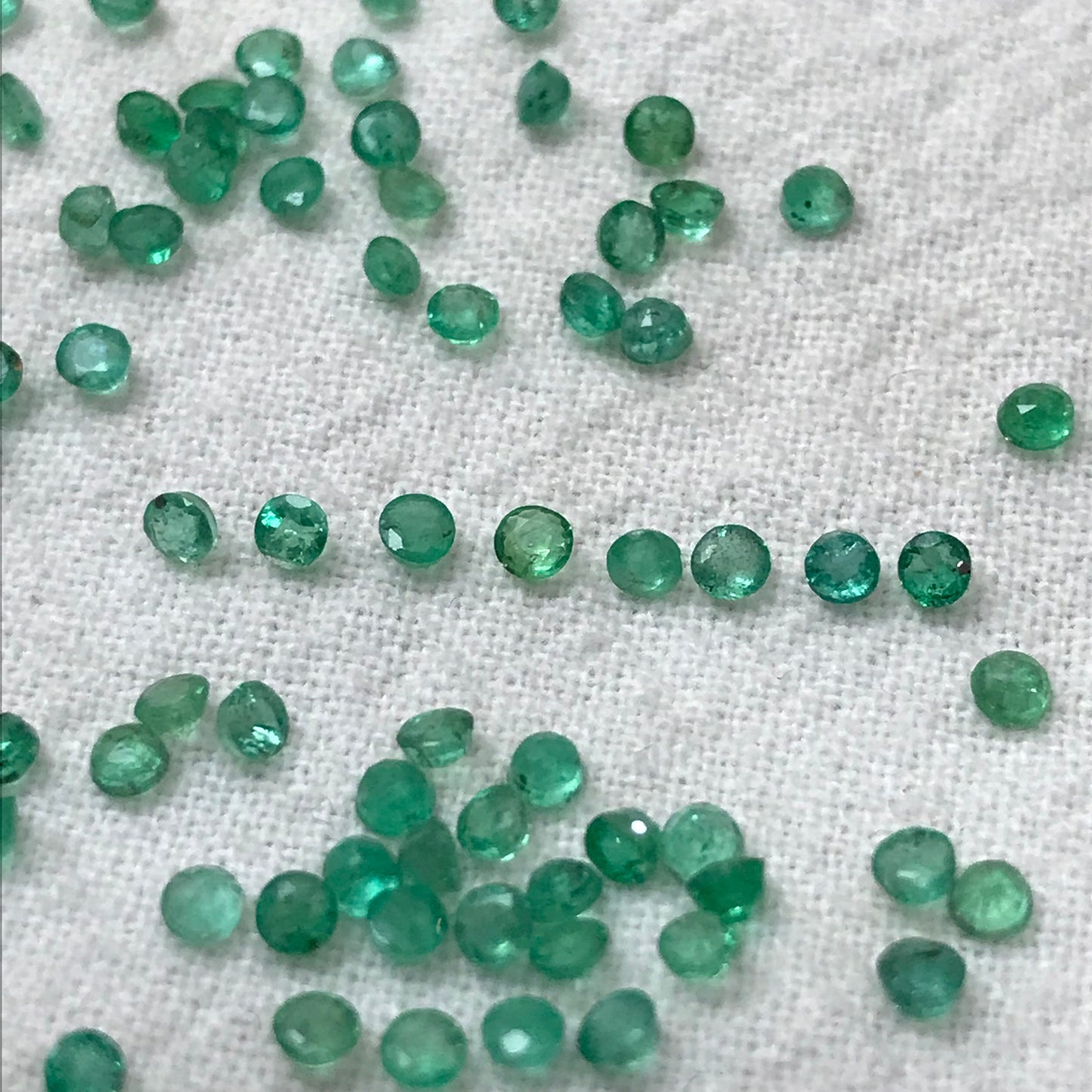 ONE- 2mm Emerald Round Cut, Faceted Loose Gemstone, Natural Green Emerald, Green Beryl