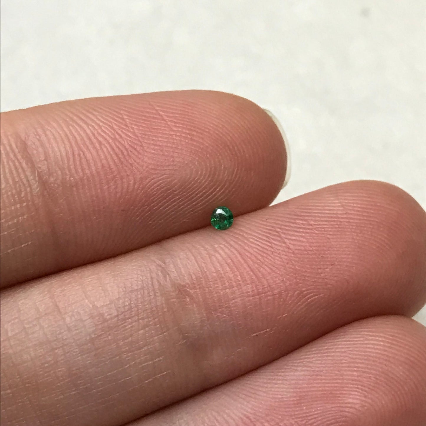 ONE- 2mm Emerald Round Cut, Faceted Loose Gemstone, Natural Green Emerald, Green Beryl