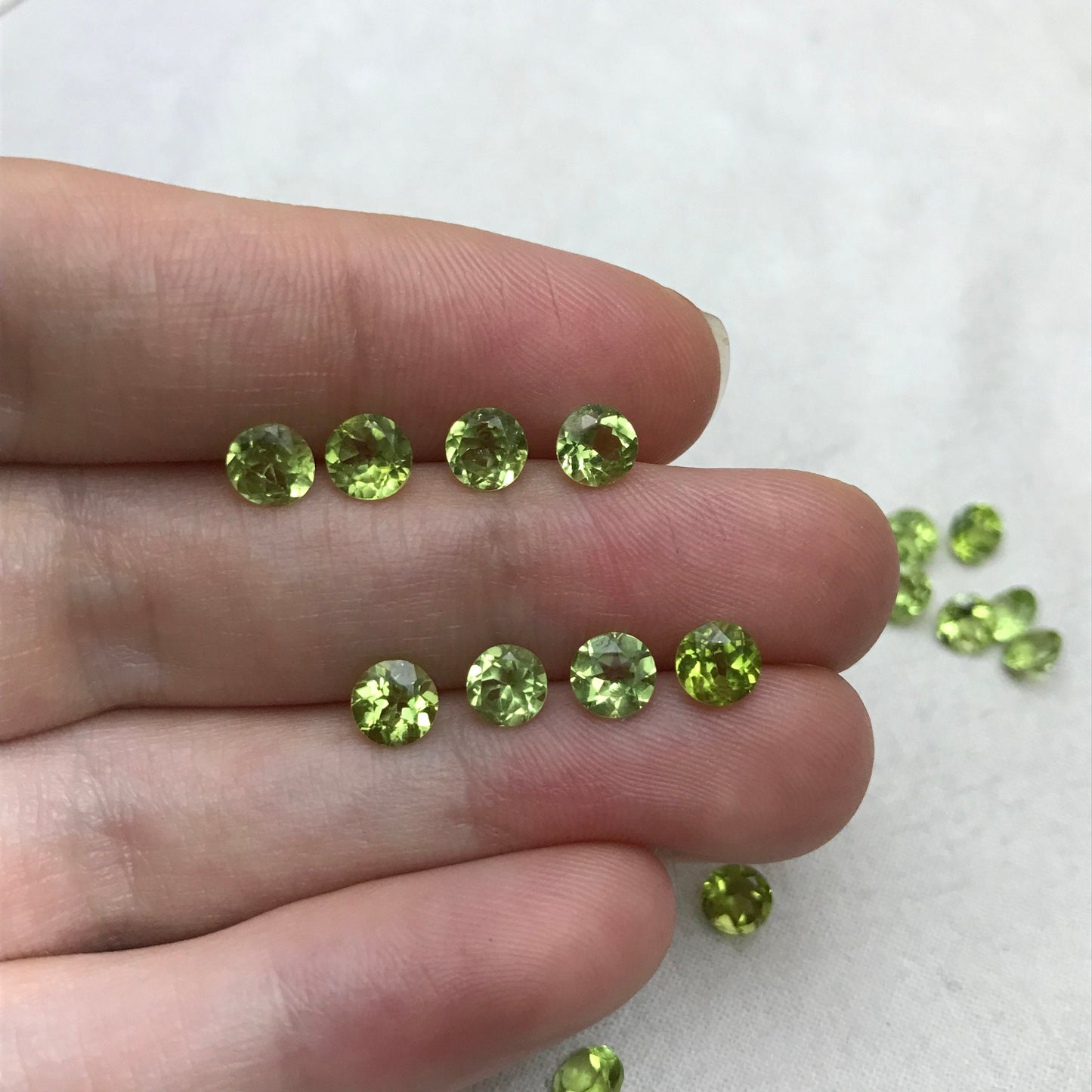 ONE- 5mm Round Peridot, Faceted Loose Unmounted Natural Green Peridot