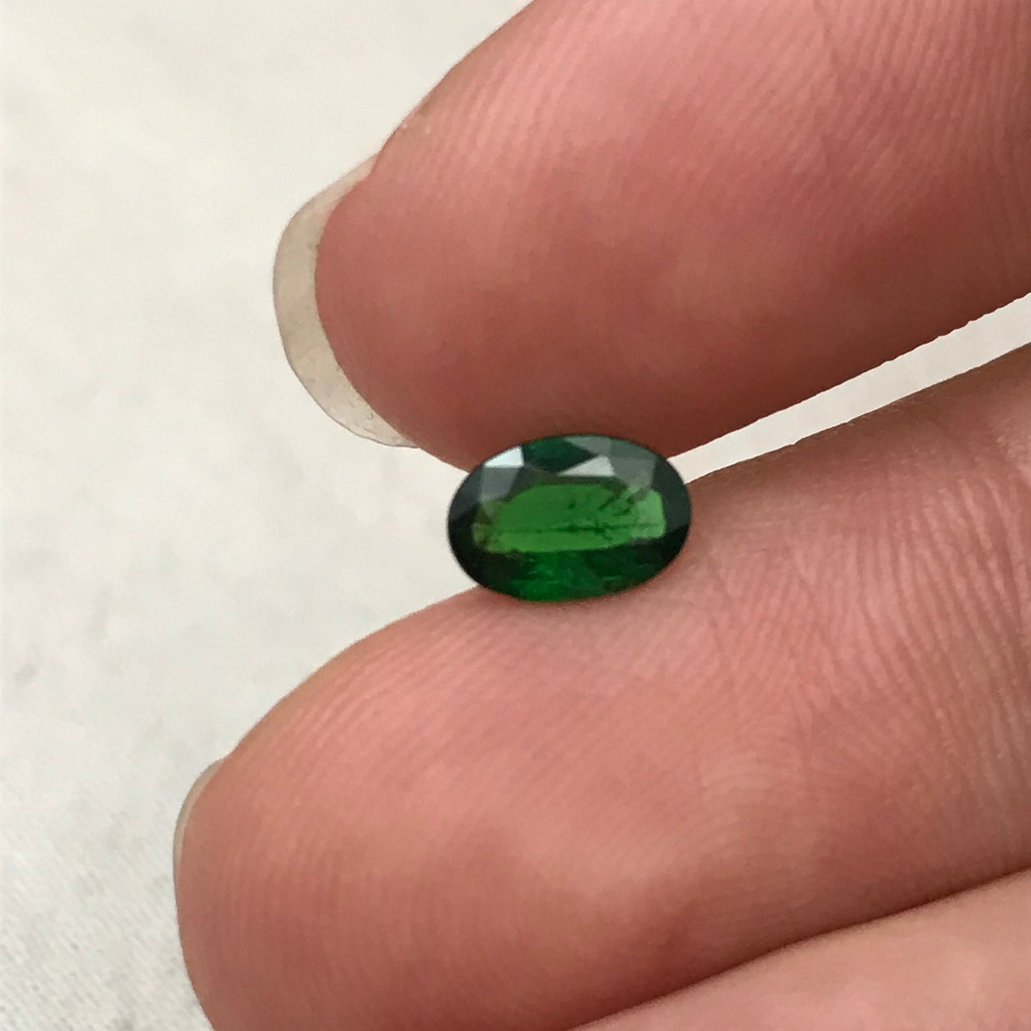 0.63 carat Natural Green Tsavorite Garnet 7x4.7mm Faceted Oval cut, Rich Emerald Green