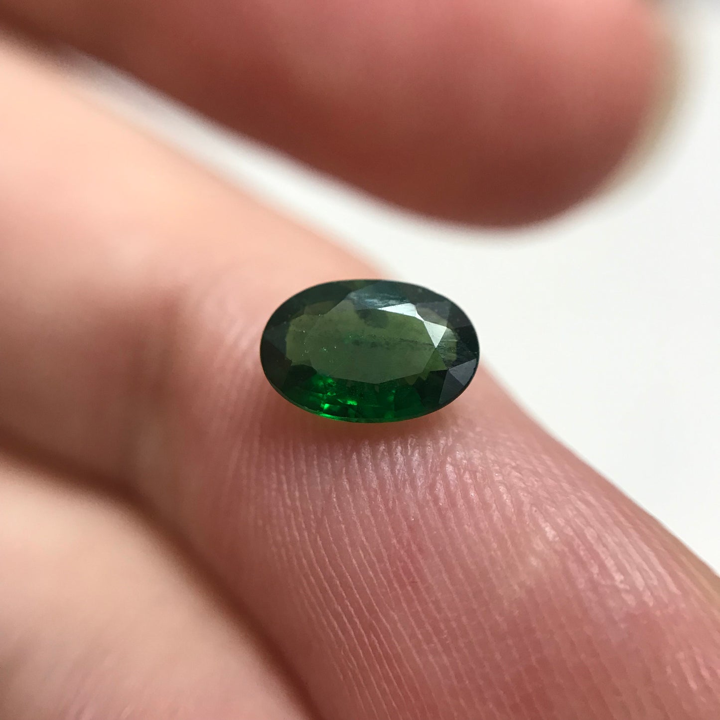 0.63 carat Natural Green Tsavorite Garnet 7x4.7mm Faceted Oval cut, Rich Emerald Green