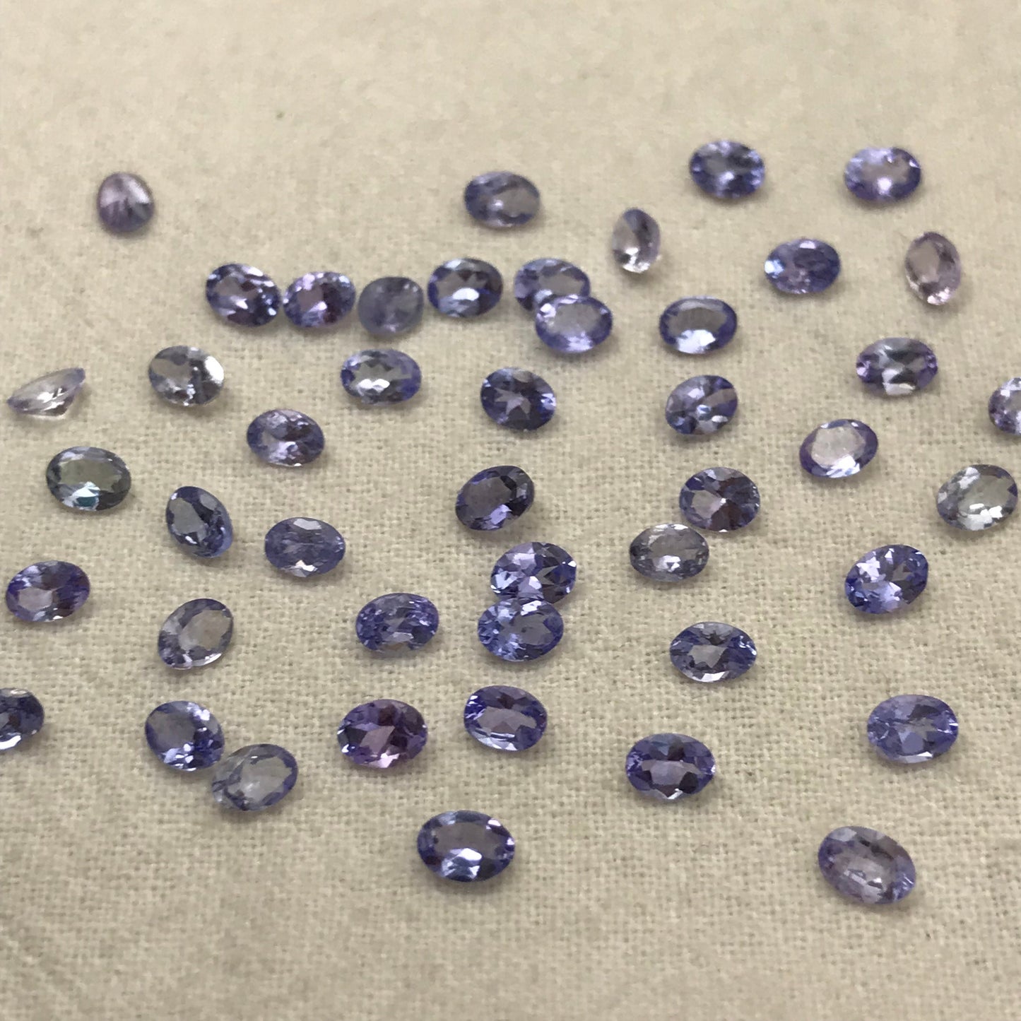 One 4x3mm Violet Tanzanite 0.155 carat average Oval Cut, Faceted Loose Gemstone, Natural Tanzanite, Zoisite