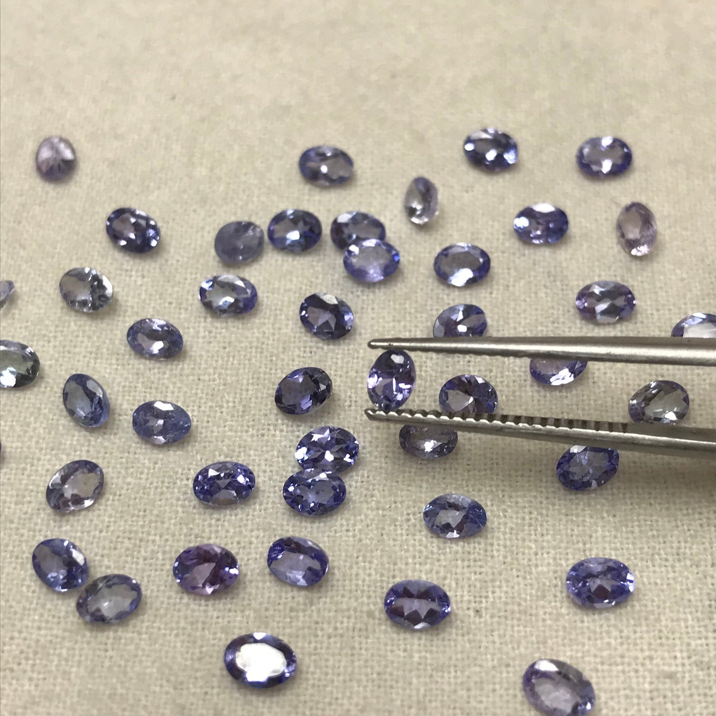 One 4x3mm Violet Tanzanite 0.155 carat average Oval Cut, Faceted Loose Gemstone, Natural Tanzanite, Zoisite