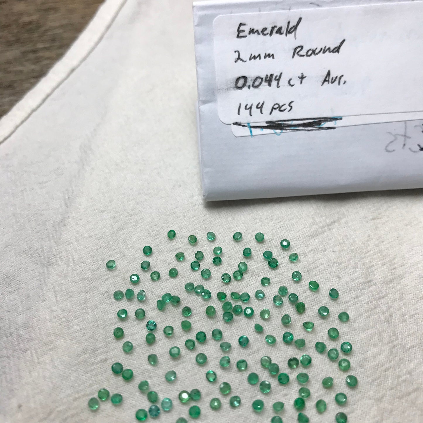 ONE- 2mm Emerald Round Cut, Faceted Loose Gemstone, Natural Green Emerald, Green Beryl