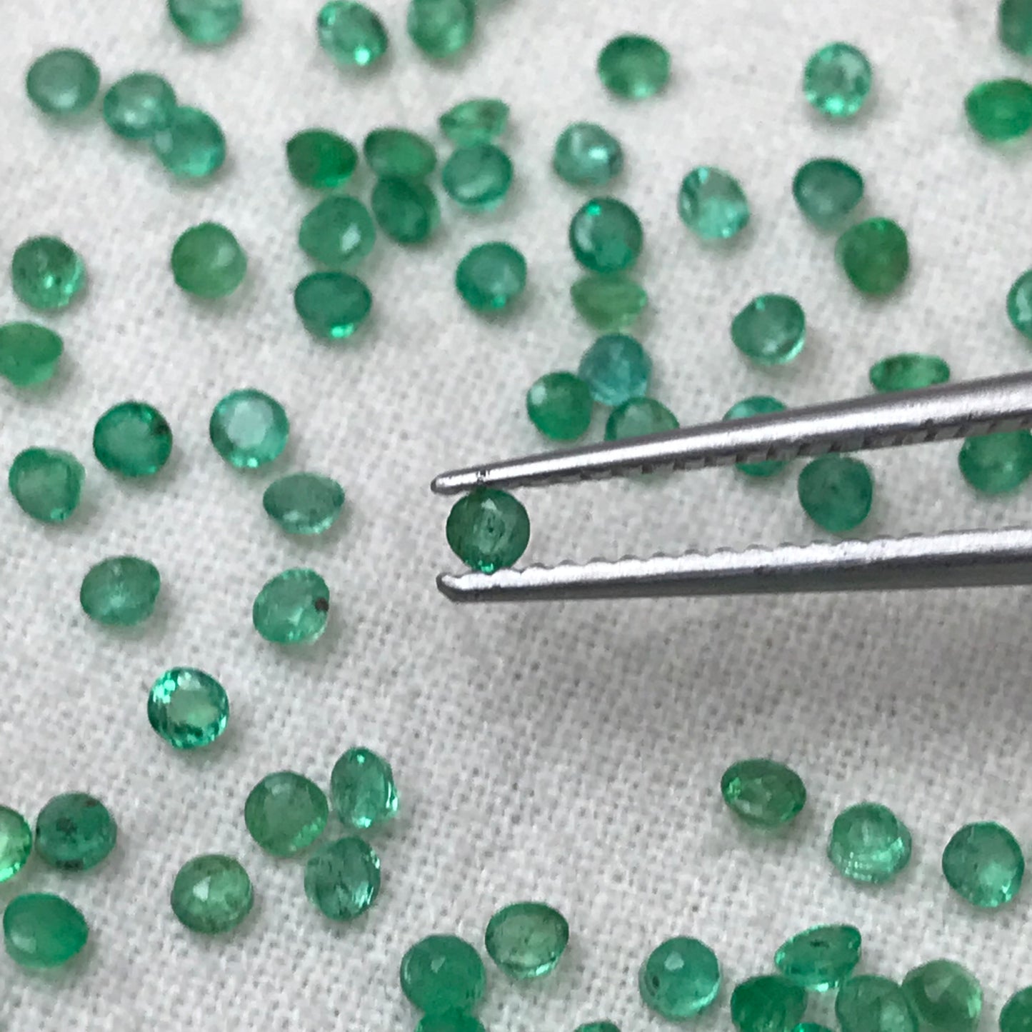 ONE- 2mm Emerald Round Cut, Faceted Loose Gemstone, Natural Green Emerald, Green Beryl