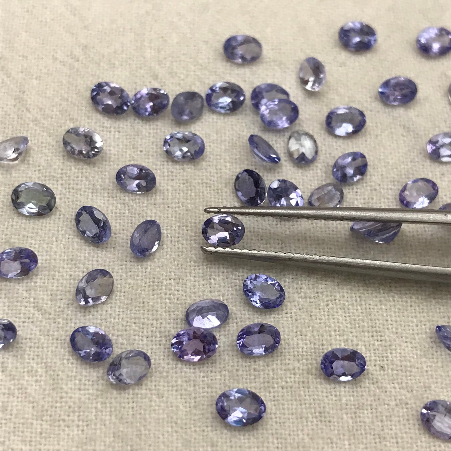 One 4x3mm Violet Tanzanite 0.155 carat average Oval Cut, Faceted Loose Gemstone, Natural Tanzanite, Zoisite