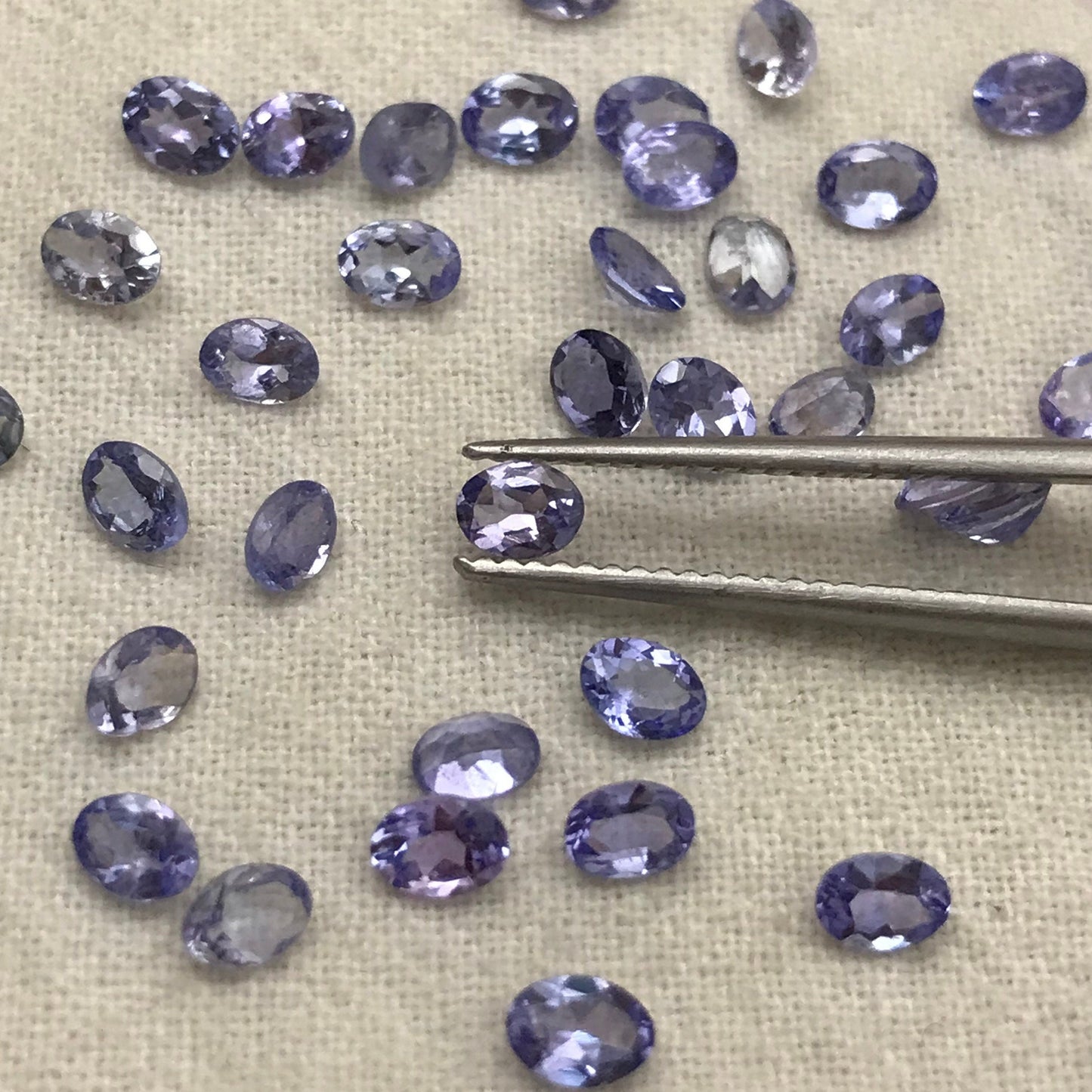 One 4x3mm Violet Tanzanite 0.155 carat average Oval Cut, Faceted Loose Gemstone, Natural Tanzanite, Zoisite