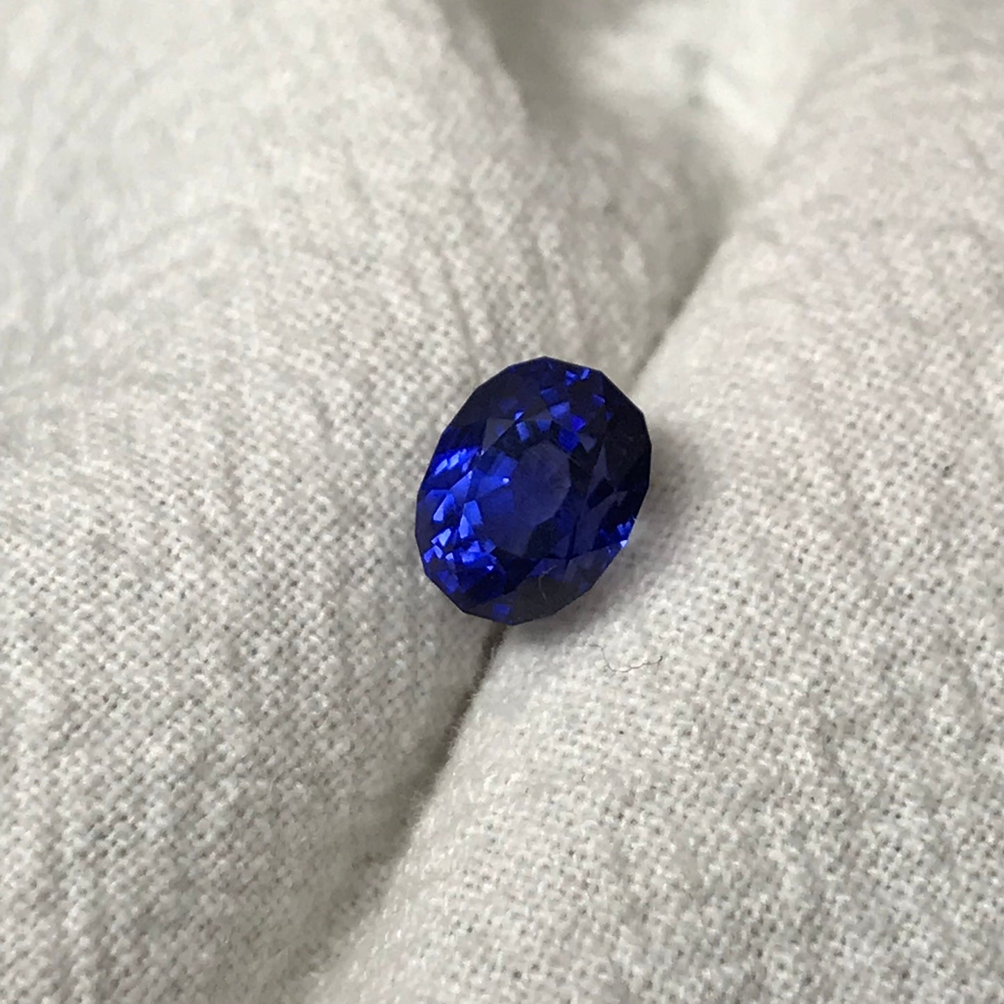 Laboratory-Grown Blue Sapphire GIA Certified 2.71 carat, 7.7x6mm, Natural looking Cut-Modified Oval Mixed Cut