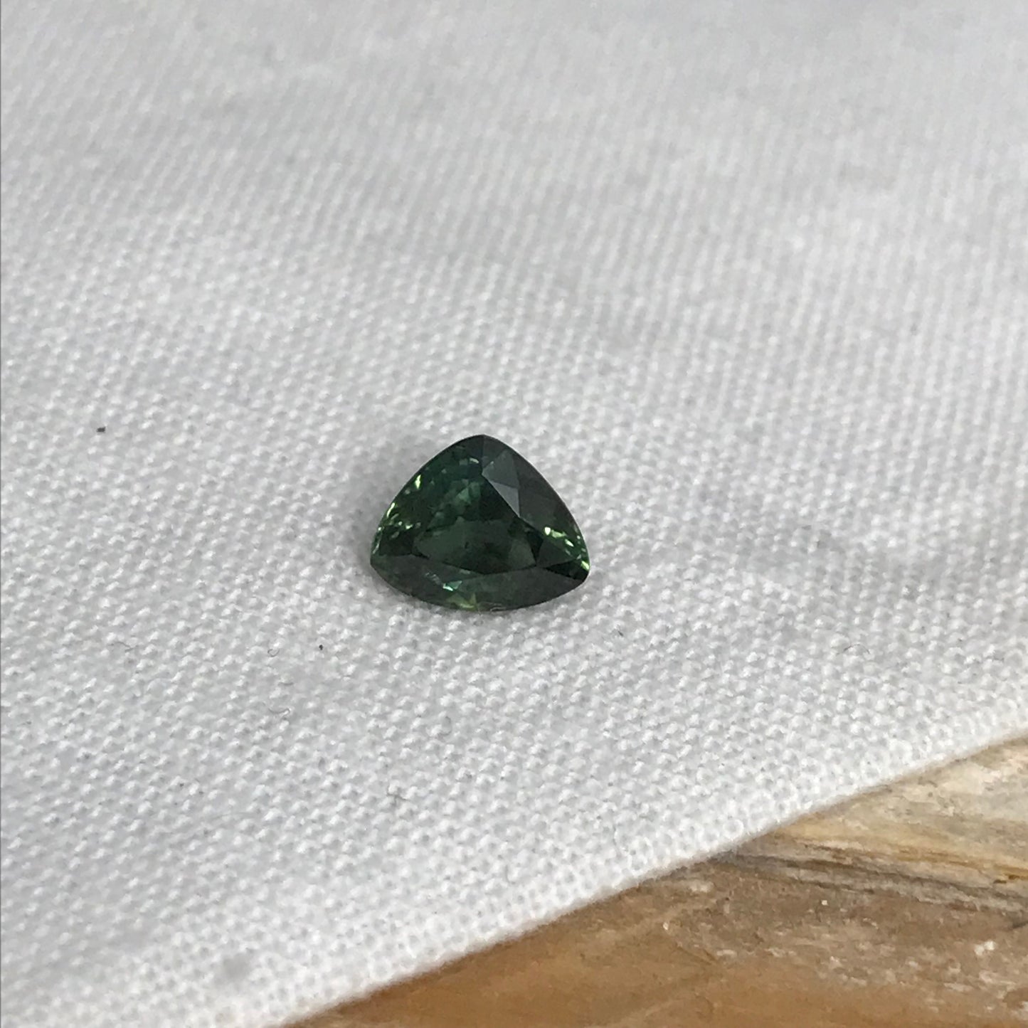 0.96 Carat Natural Green Sapphire 6.5x5.3 mm Gemstone Trillion Cut Corundum Gem Faceted Loose Sapphire