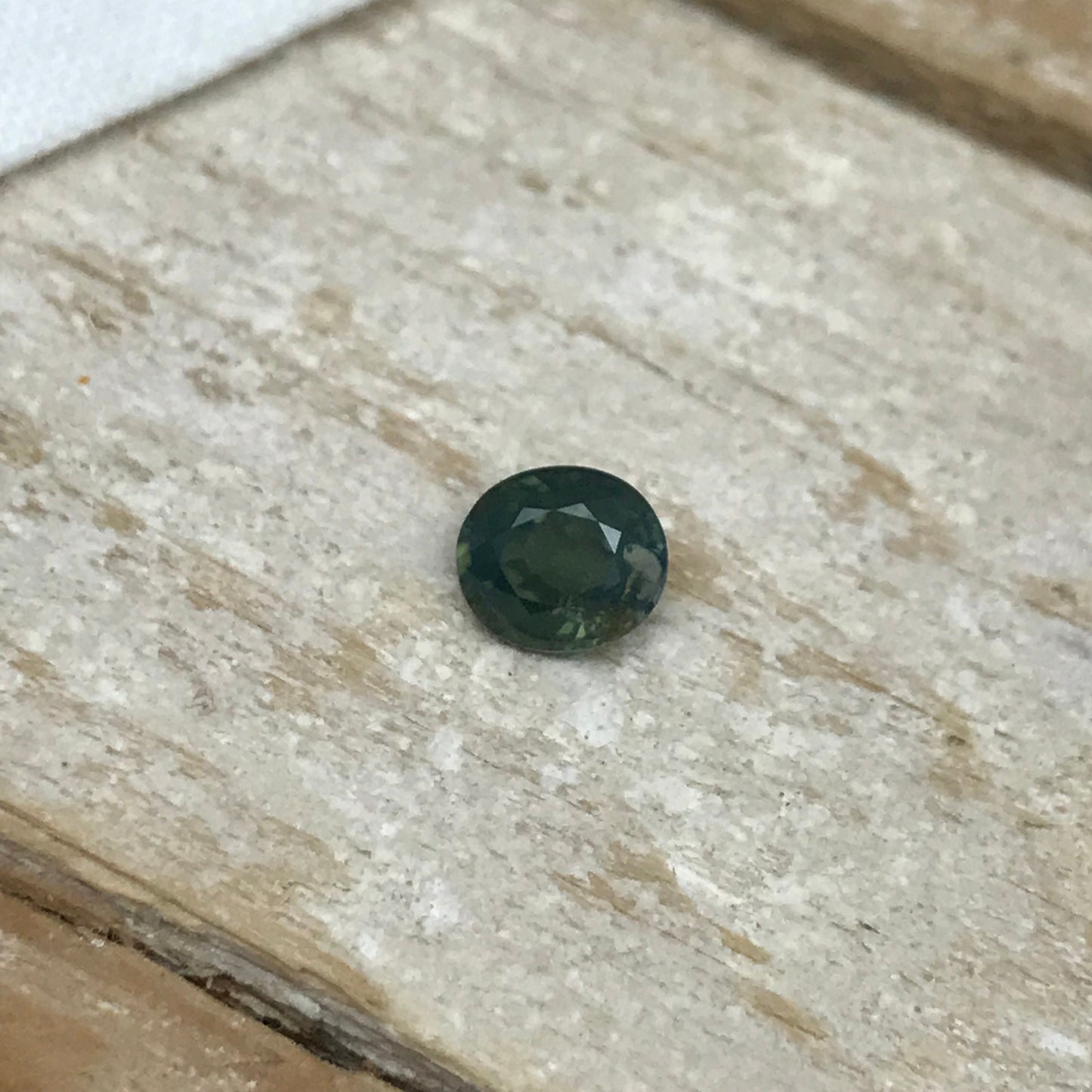 1 carat Unheated Green Sapphire 6.x5.24mm Oval Cut, Faceted Loose Gemstone, Australia