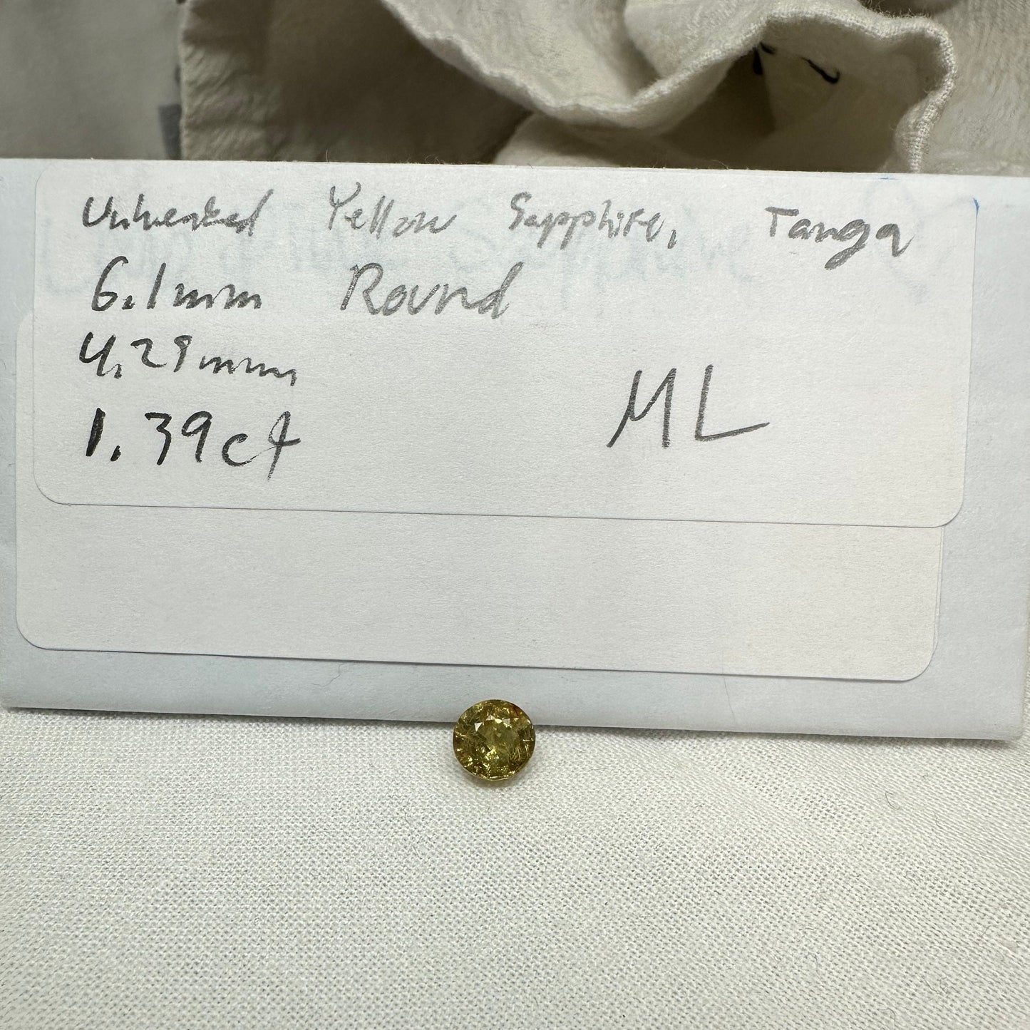 1.39 Carat Yellow Sapphire 6mm Round